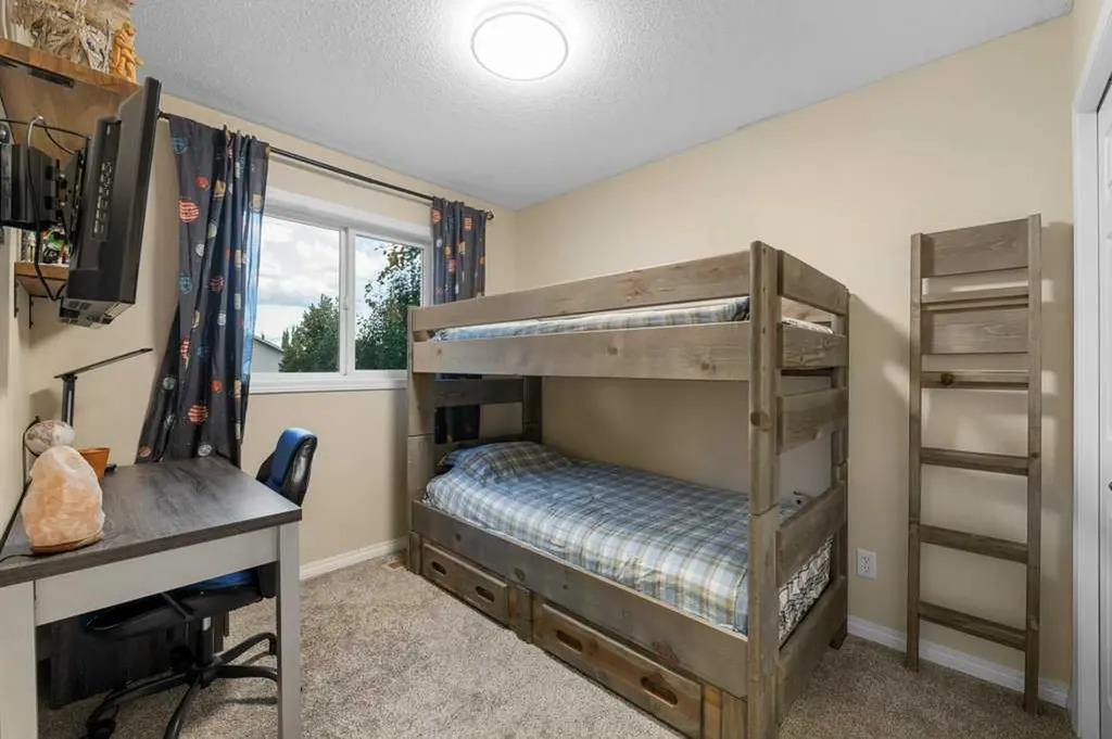 173 Bridleridge View SW Calgary AB T2Y 0E5