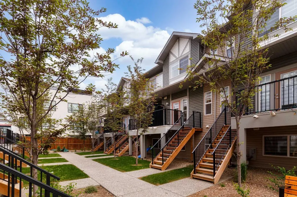 930 Sage Hill Grove NW Calgary AB T3R2A2