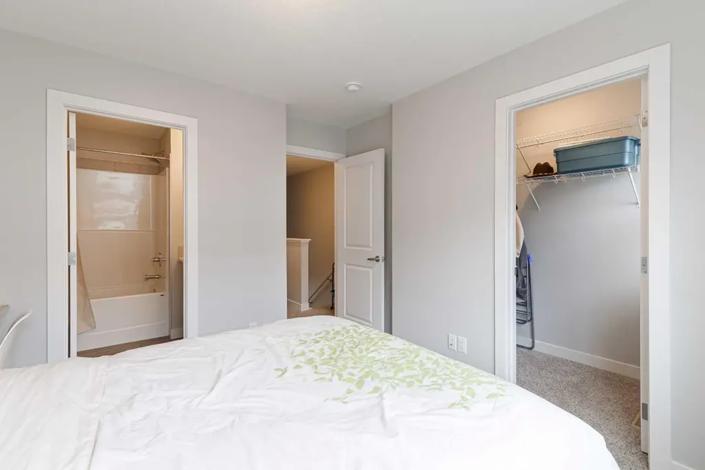 930 Sage Hill Grove NW Calgary AB T3R2A2