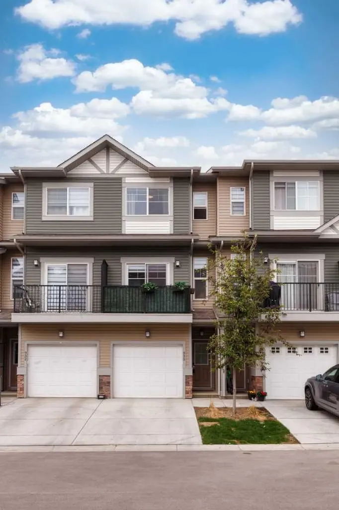 930 Sage Hill Grove NW Calgary AB T3R2A2