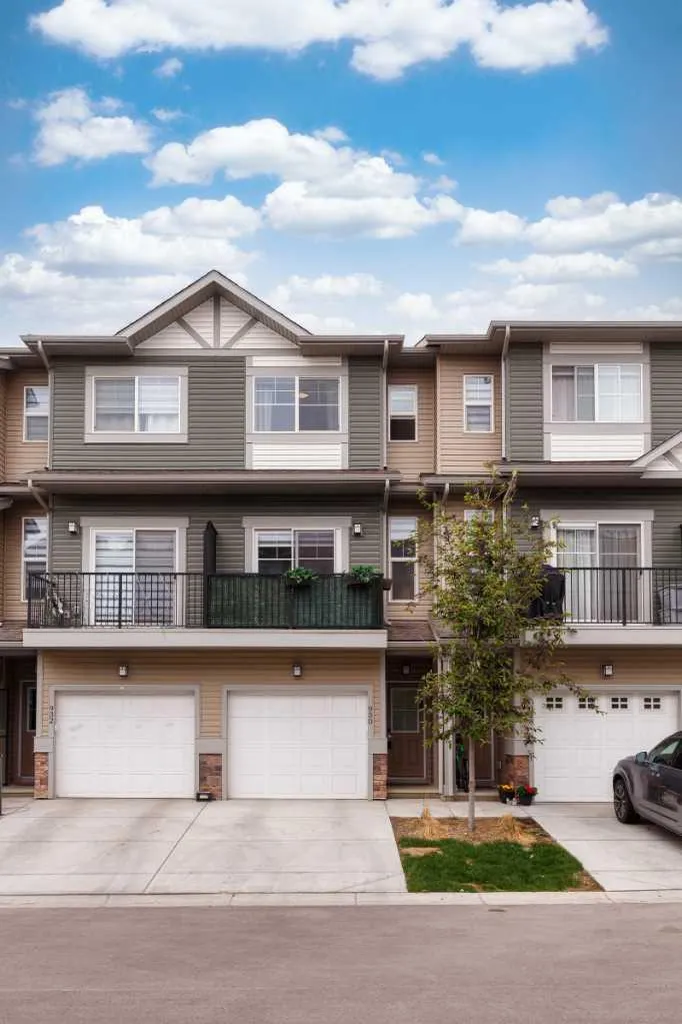 930 Sage Hill Grove NW Calgary AB T3R2A2