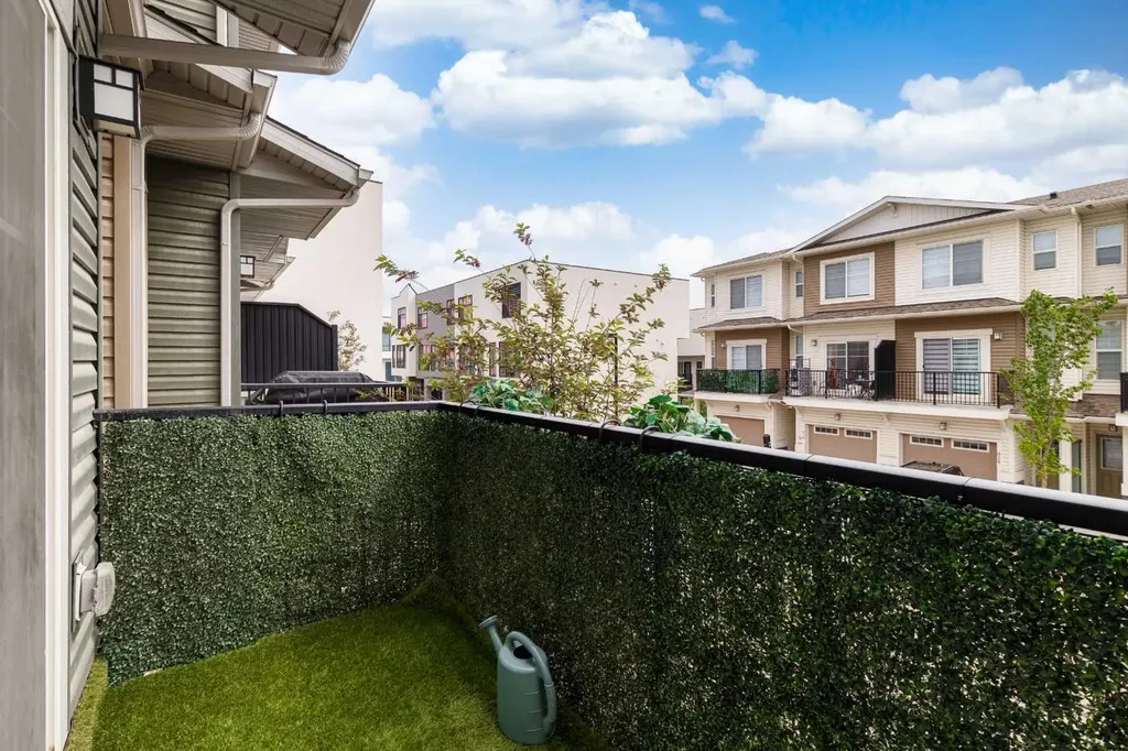 930 Sage Hill Grove NW Calgary AB T3R2A2