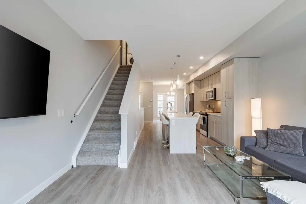 930 Sage Hill Grove NW Calgary AB T3R2A2