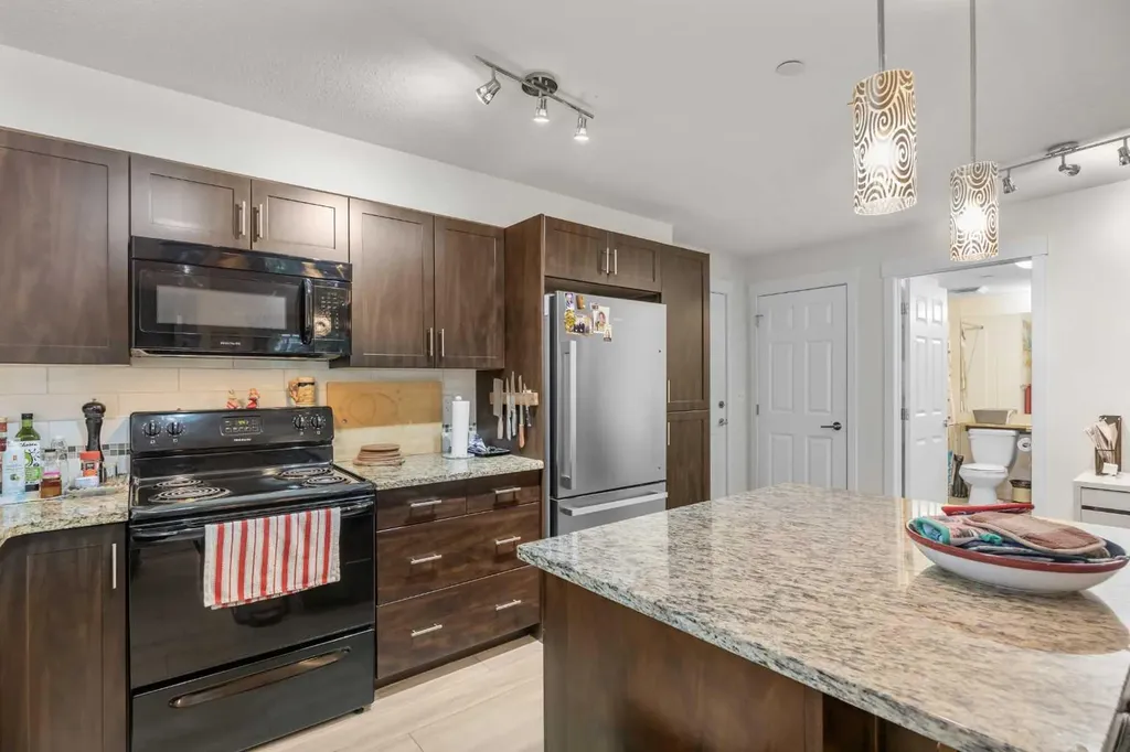 279 Copperpond Common SE Calgary AB T2Z 1J6