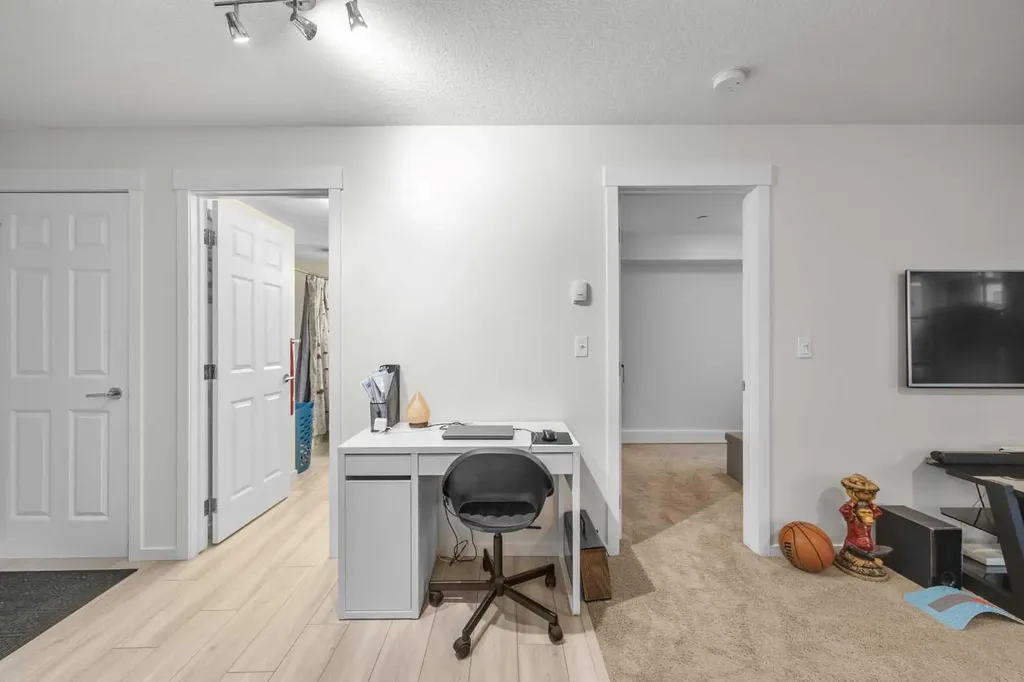279 Copperpond Common SE Calgary AB T2Z 1J6