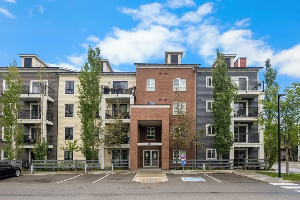 279 Copperpond Common SE Calgary AB T2Z 1J6