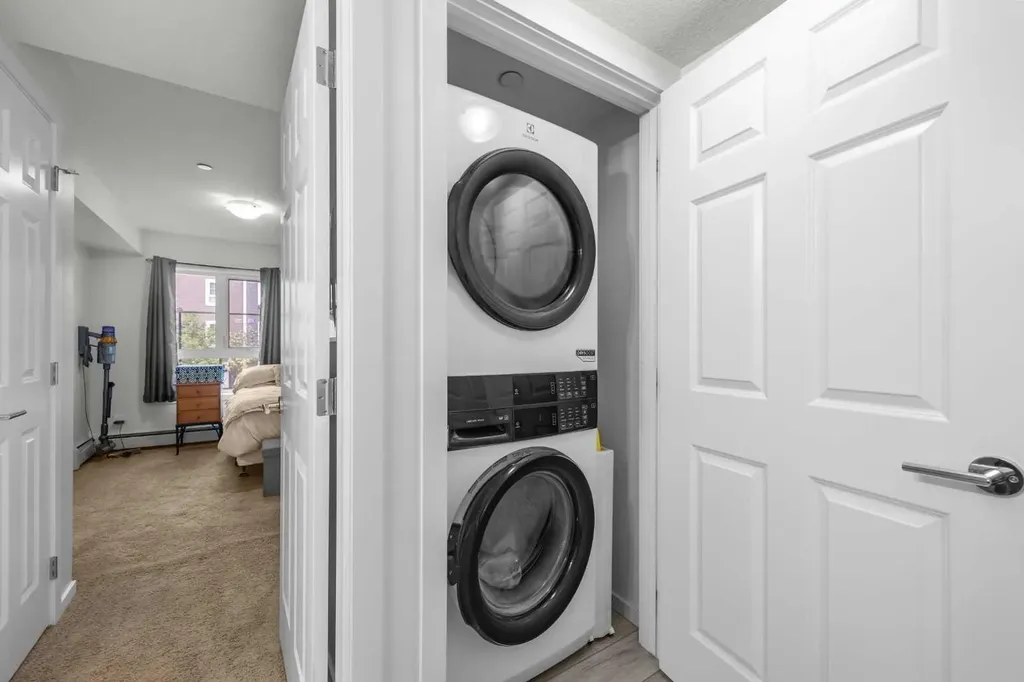 279 Copperpond Common SE Calgary AB T2Z 1J6