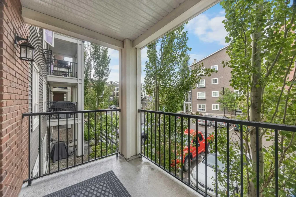 279 Copperpond Common SE Calgary AB T2Z 1J6