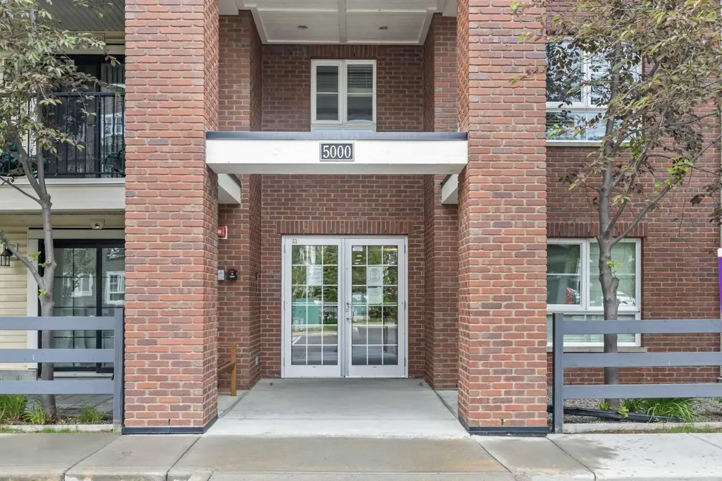 279 Copperpond Common SE Calgary AB T2Z 1J6