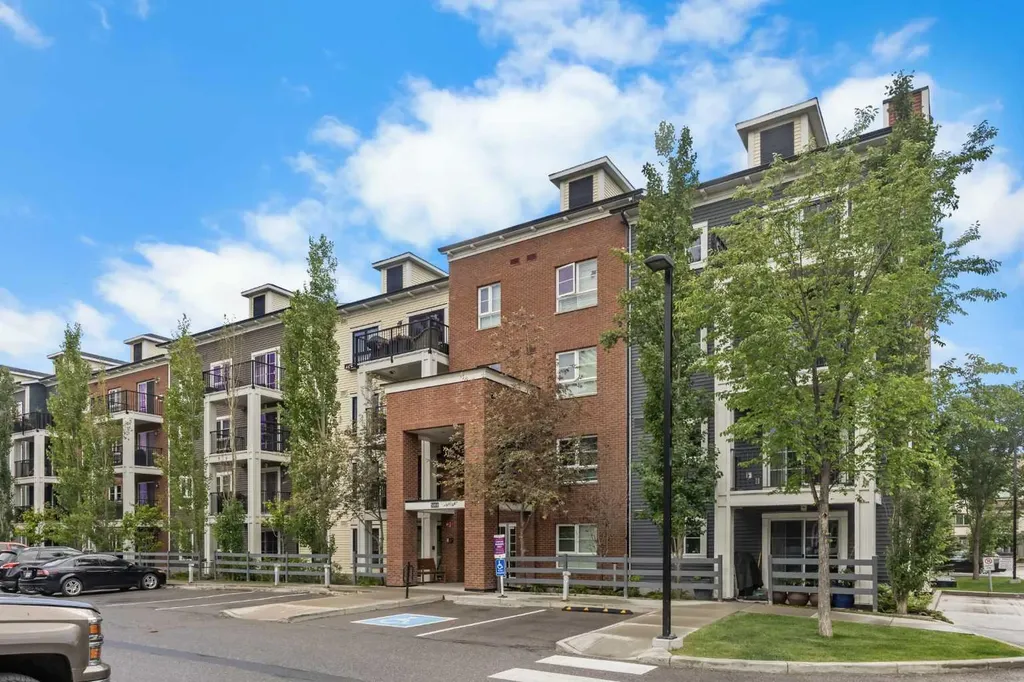 279 Copperpond Common SE Calgary AB T2Z 1J6