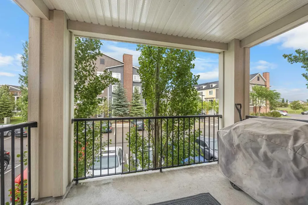 279 Copperpond Common SE Calgary AB T2Z 1J6