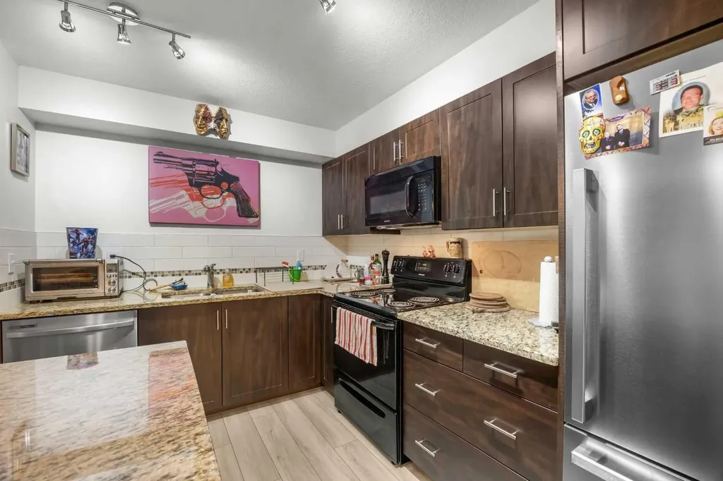 279 Copperpond Common SE Calgary AB T2Z 1J6