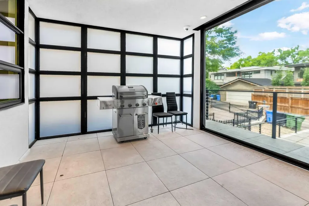 530 Crescent Road NW Calgary AB T2M4A5