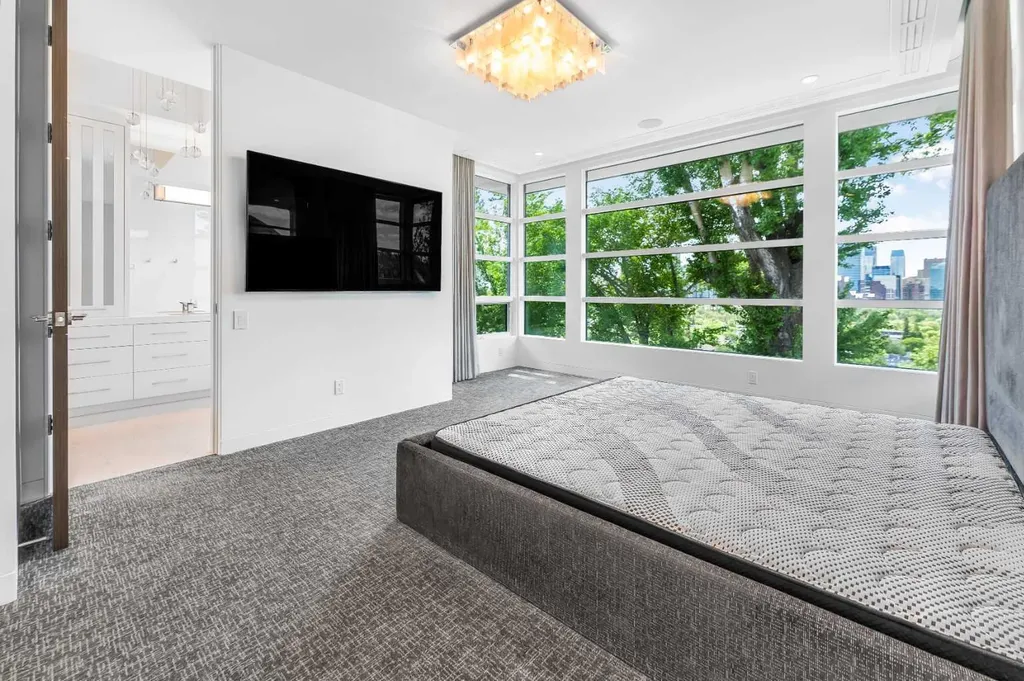 530 Crescent Road NW Calgary AB T2M4A5