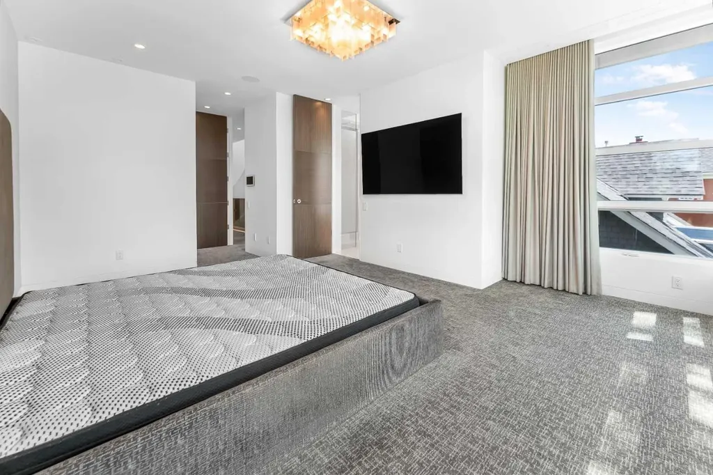 530 Crescent Road NW Calgary AB T2M4A5
