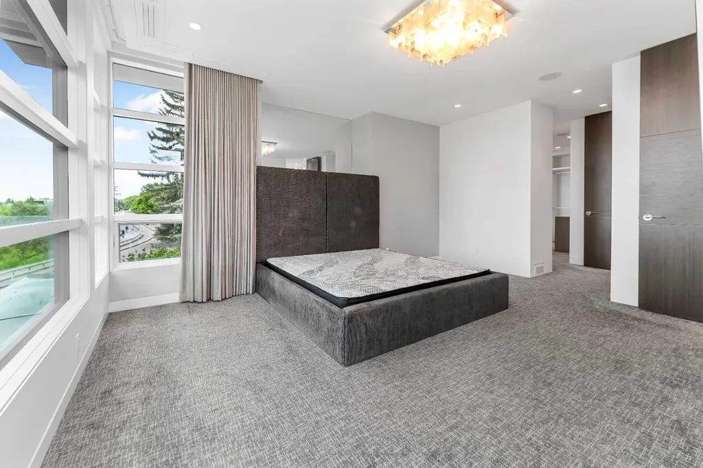 530 Crescent Road NW Calgary AB T2M4A5