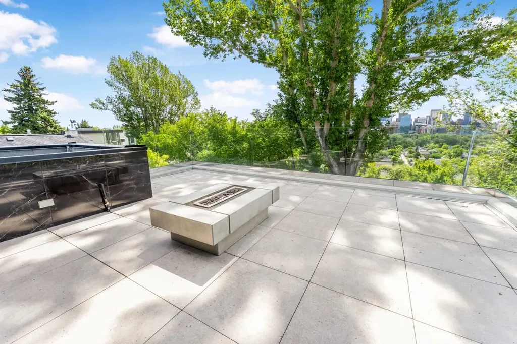 530 Crescent Road NW Calgary AB T2M4A5