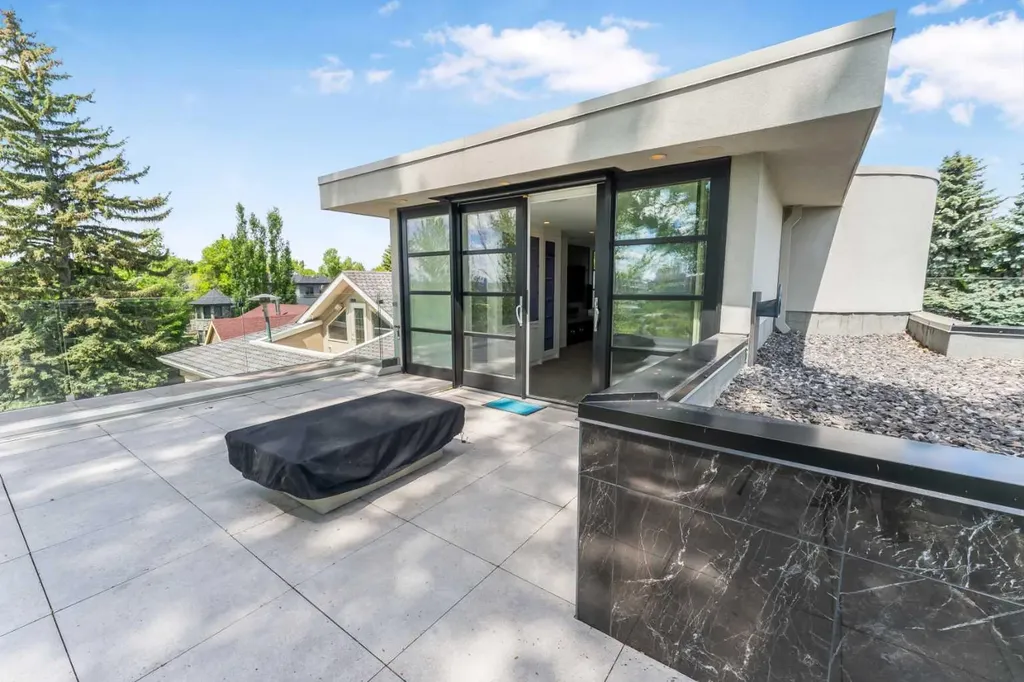 530 Crescent Road NW Calgary AB T2M4A5