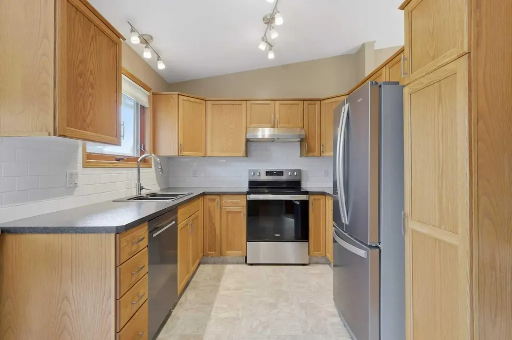 32 Dawson Street Red Deer AB T4R 1V9