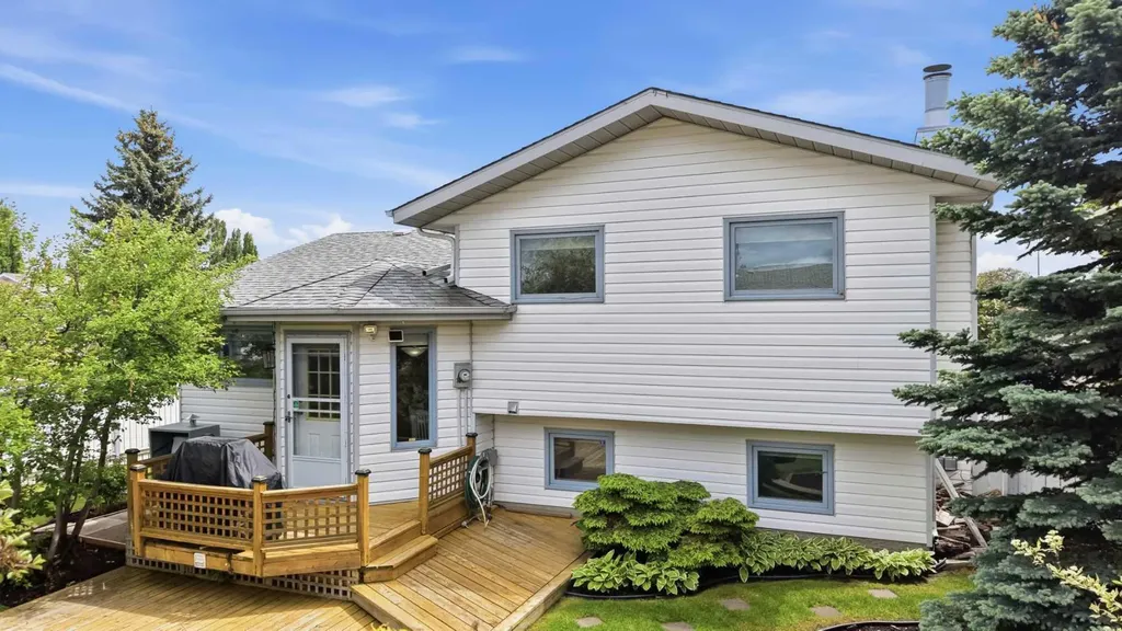 32 Dawson Street Red Deer AB T4R 1V9
