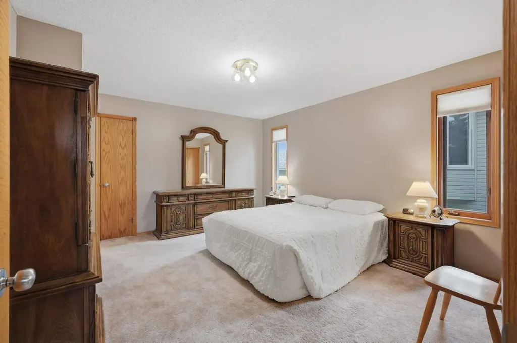 32 Dawson Street Red Deer AB T4R 1V9