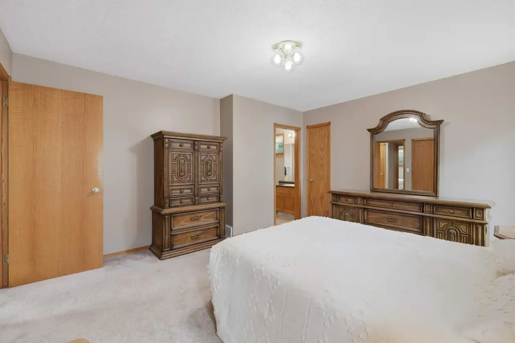 32 Dawson Street Red Deer AB T4R 1V9