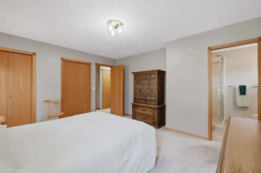32 Dawson Street Red Deer AB T4R 1V9