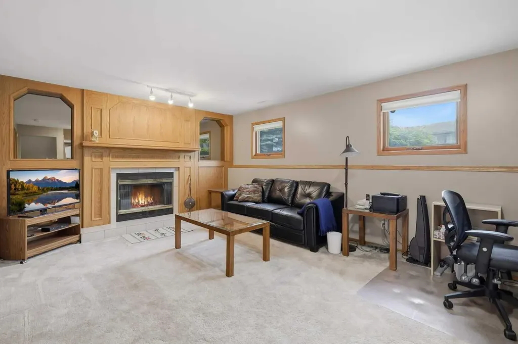 32 Dawson Street Red Deer AB T4R 1V9