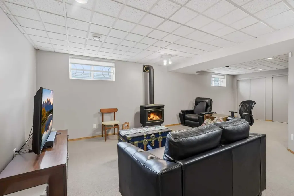 32 Dawson Street Red Deer AB T4R 1V9