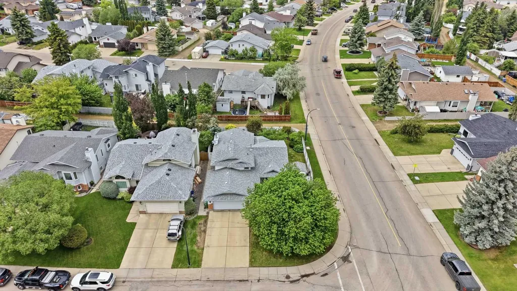 32 Dawson Street Red Deer AB T4R 1V9