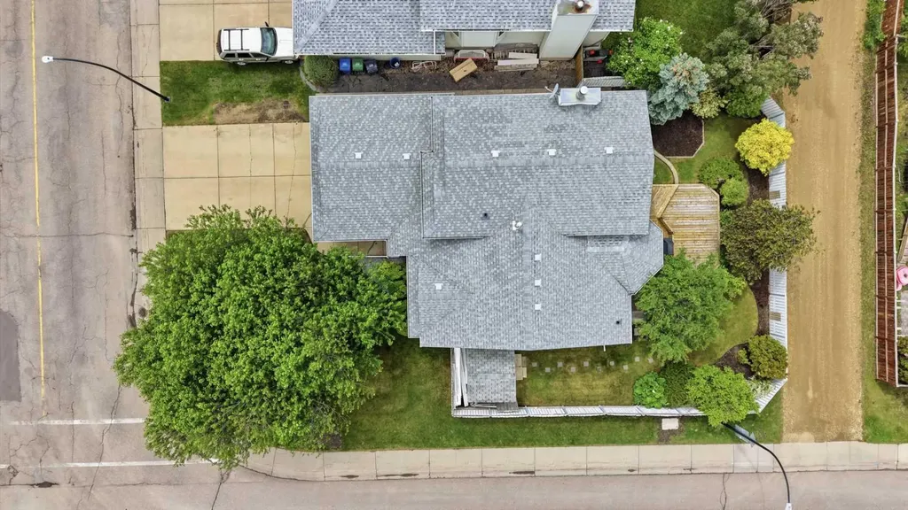 32 Dawson Street Red Deer AB T4R 1V9