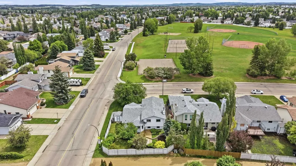 32 Dawson Street Red Deer AB T4R 1V9