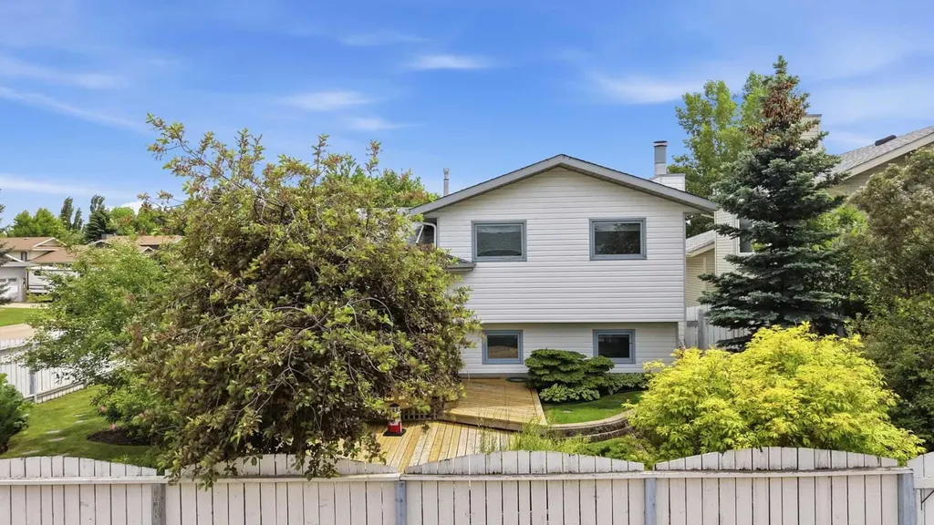 32 Dawson Street Red Deer AB T4R 1V9