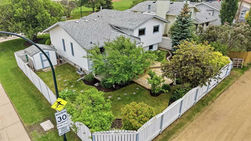 32 Dawson Street Red Deer AB T4R 1V9