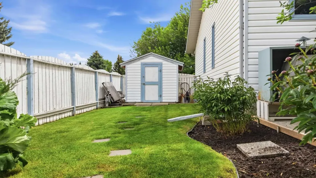 32 Dawson Street Red Deer AB T4R 1V9