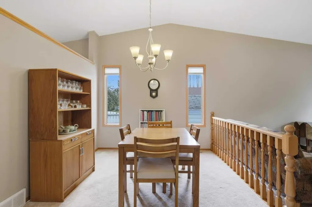 32 Dawson Street Red Deer AB T4R 1V9