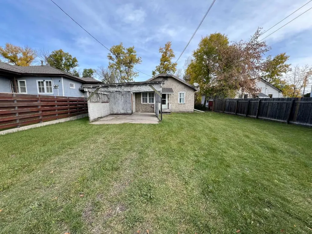 5003 55 Avenue Ponoka AB T4J 1H3