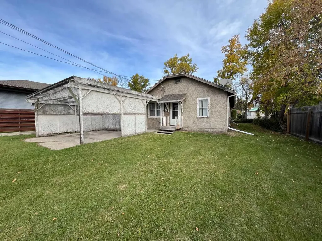 5003 55 Avenue Ponoka AB T4J 1H3