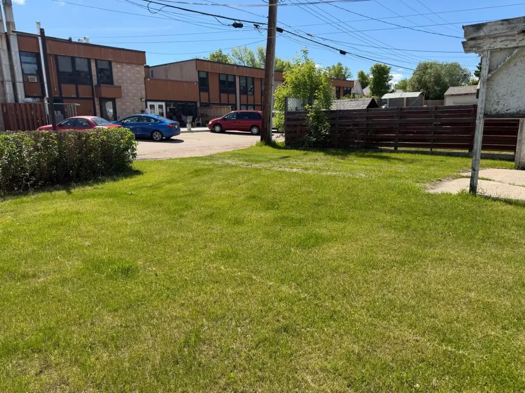 5003 55 Avenue Ponoka AB T4J 1H3