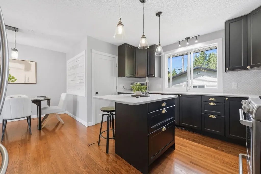 5003 Brockington Road NW Calgary AB T2L 1R7