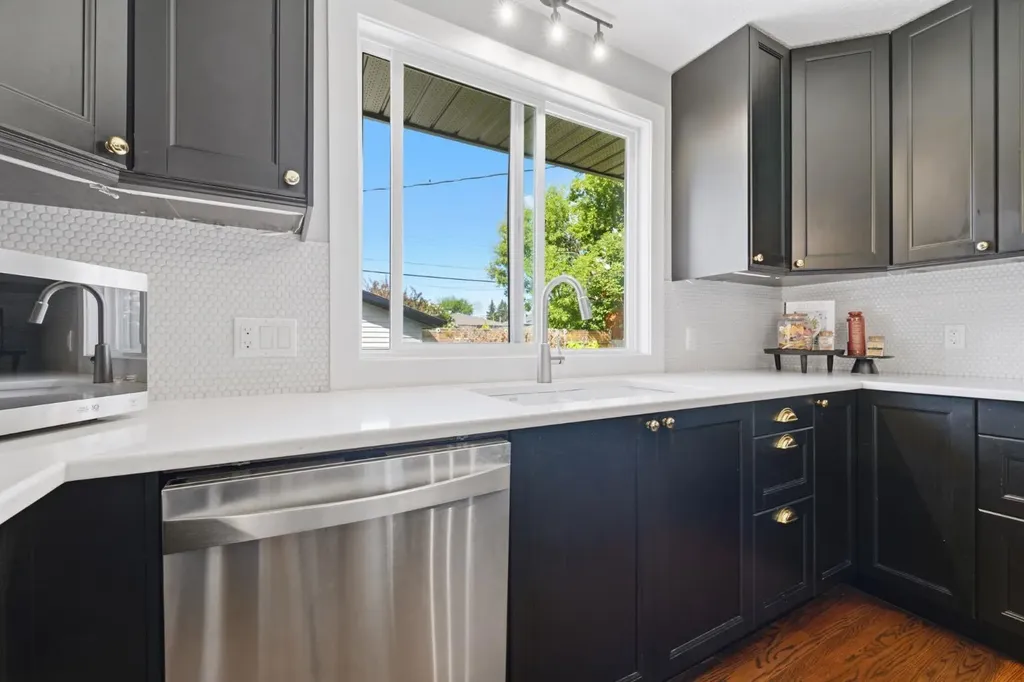 5003 Brockington Road NW Calgary AB T2L 1R7