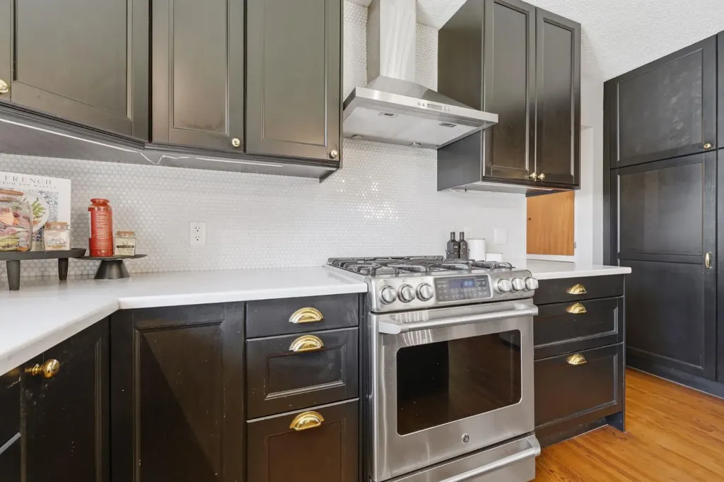 5003 Brockington Road NW Calgary AB T2L 1R7