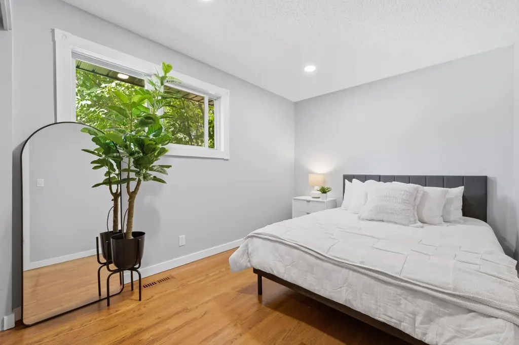5003 Brockington Road NW Calgary AB T2L 1R7
