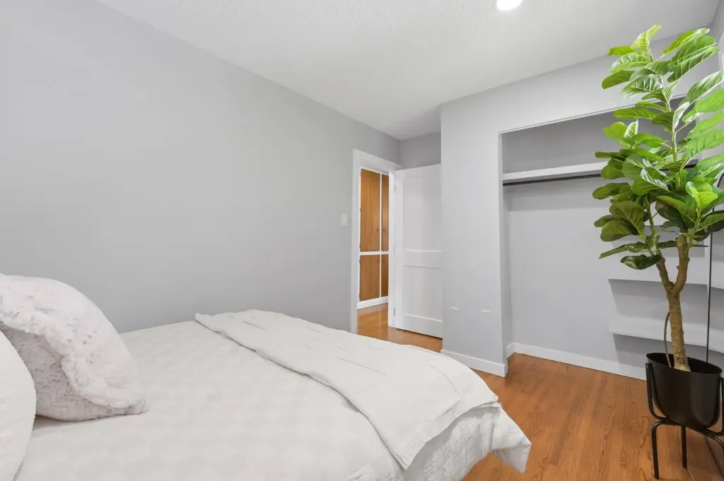 5003 Brockington Road NW Calgary AB T2L 1R7
