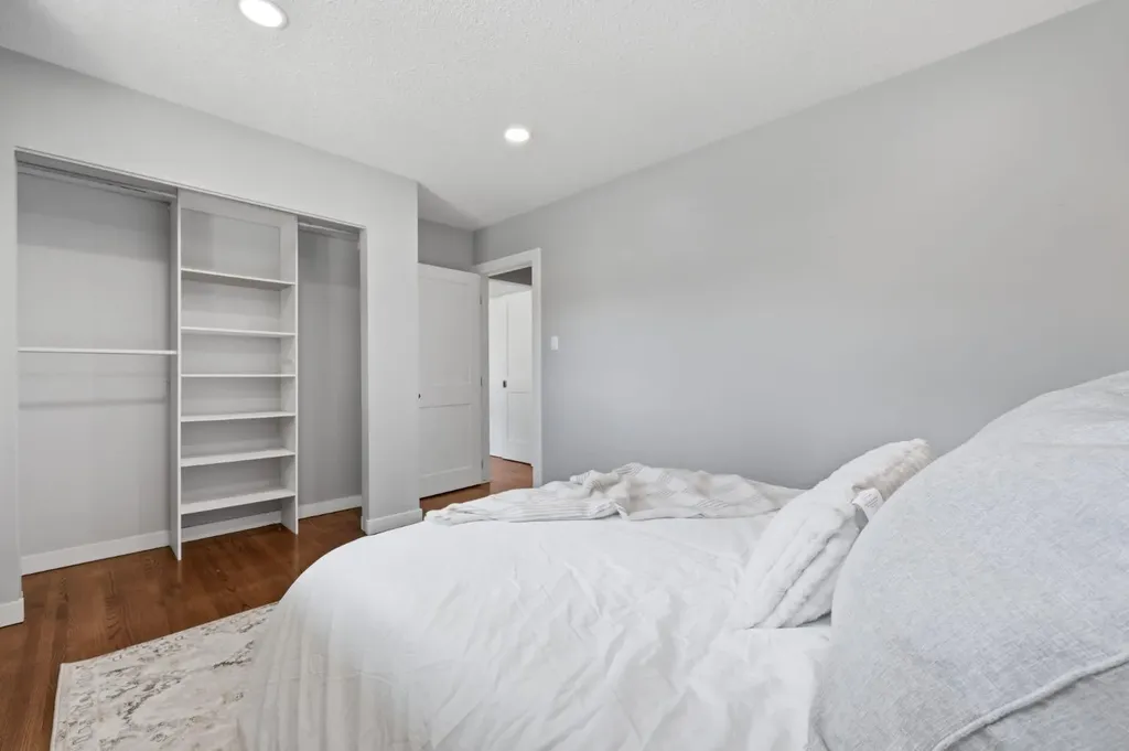 5003 Brockington Road NW Calgary AB T2L 1R7