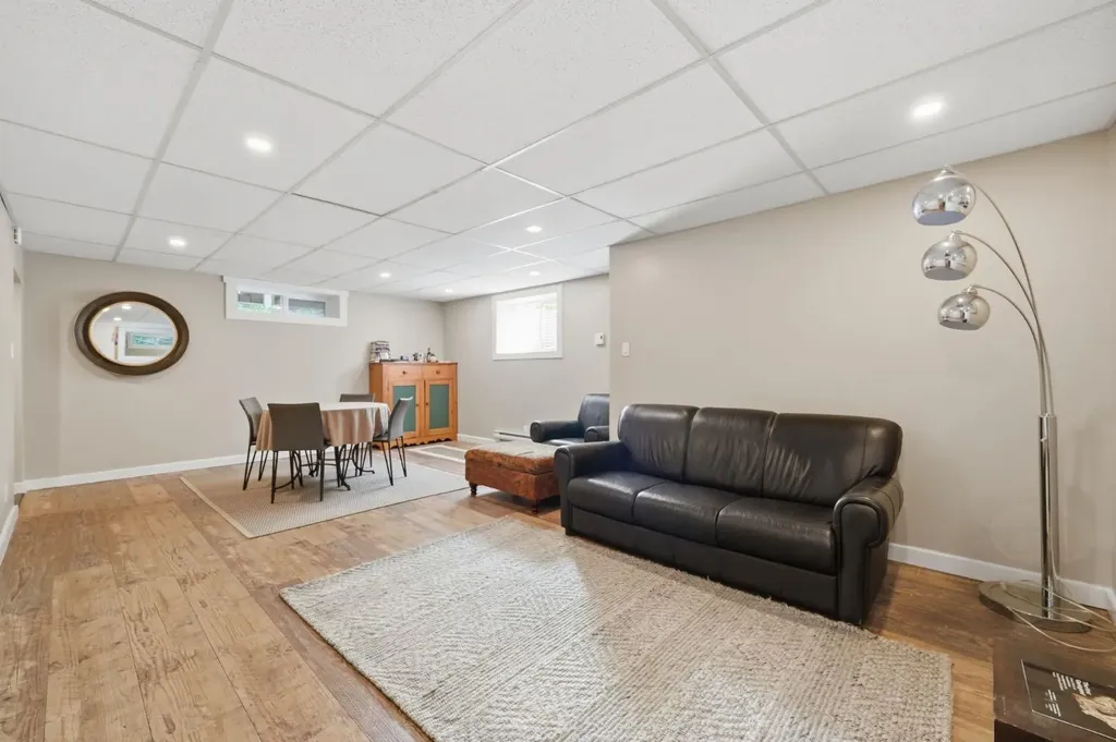 5003 Brockington Road NW Calgary AB T2L 1R7