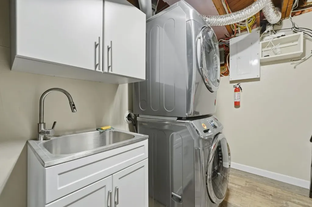 5003 Brockington Road NW Calgary AB T2L 1R7