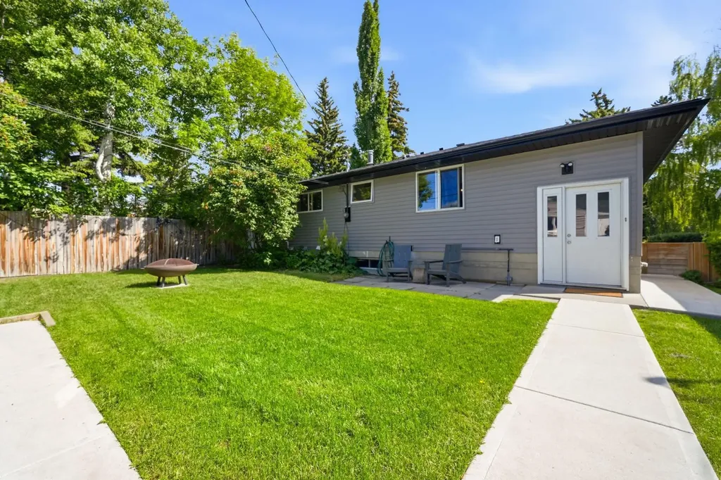 5003 Brockington Road NW Calgary AB T2L 1R7