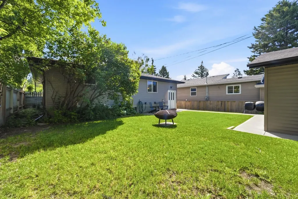 5003 Brockington Road NW Calgary AB T2L 1R7