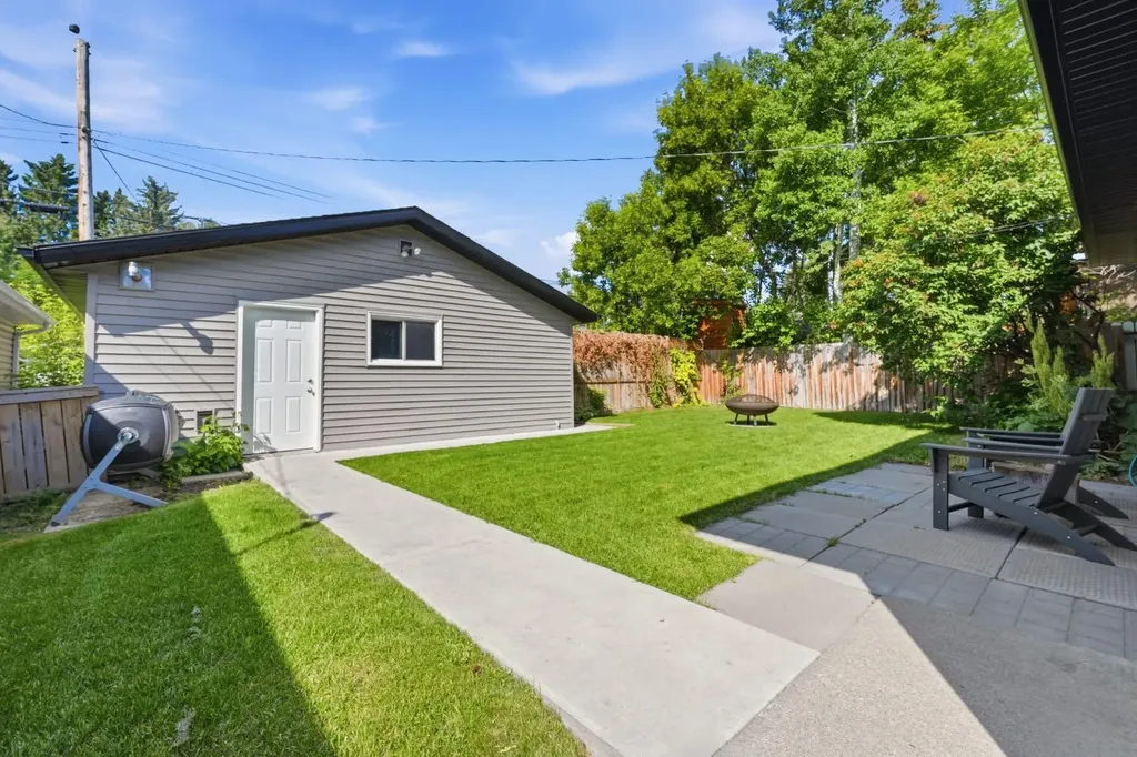 5003 Brockington Road NW Calgary AB T2L 1R7